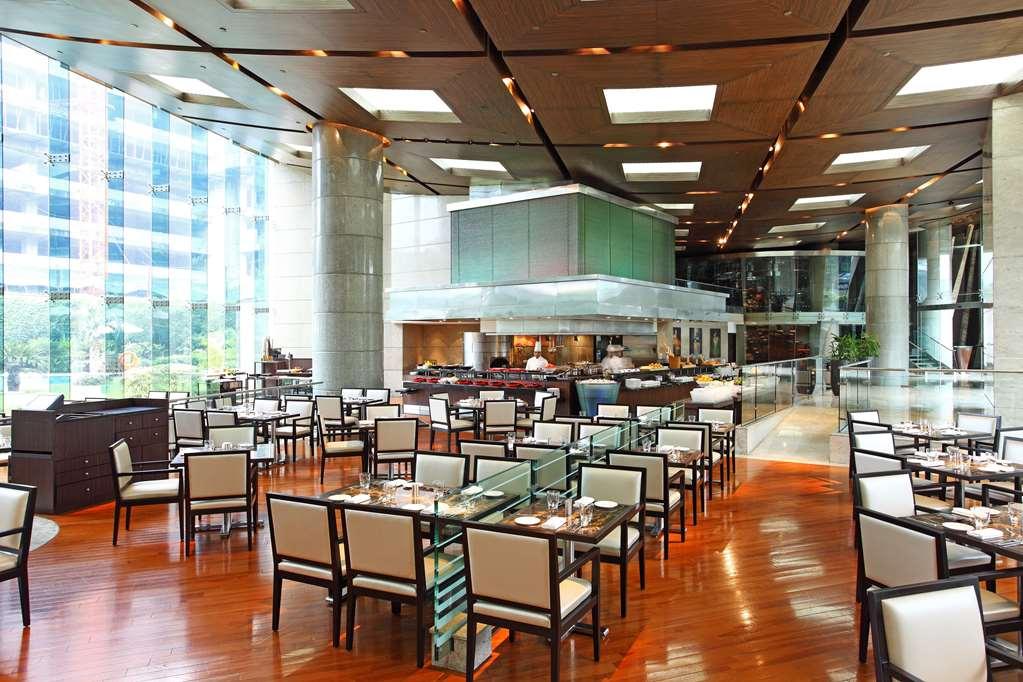 Отель Hyatt Regency Mumbai International Airport Ресторан фото