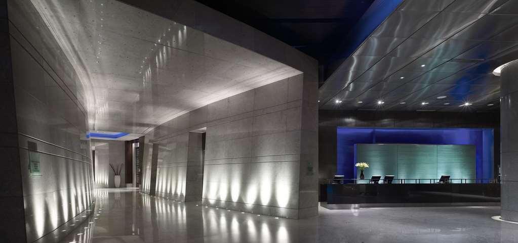 Отель Hyatt Regency Mumbai International Airport Интерьер фото